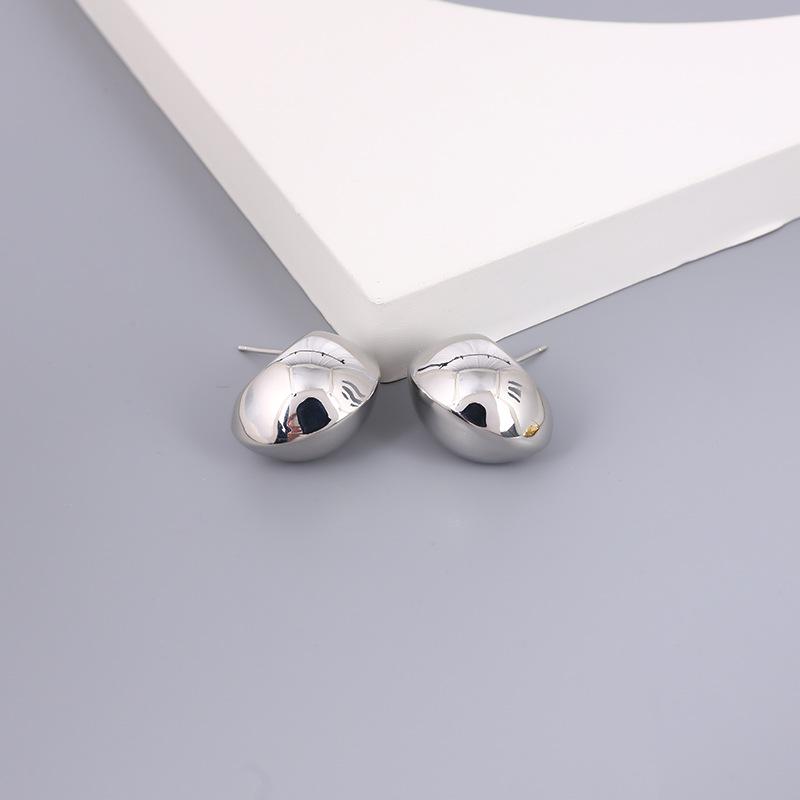 

Золота куля, півколо, товсті сережки-гвоздики у формі букви C у формі літери C. Мінімалістичні нерегулярні сферичні сережки-гвоздики. Модні сережки срібний