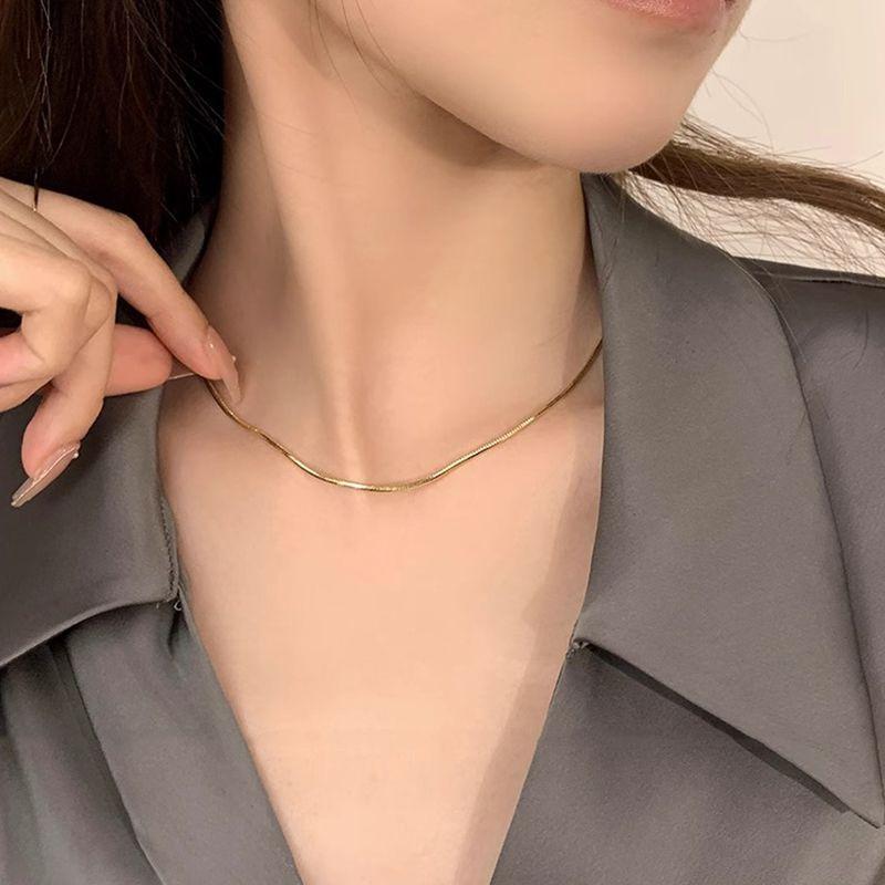 

Популярне бурштинове намисто-ланцюжок для светра золотого кольору для дівчат, новинка осені та зими 2024 року, легка розкіш, високий клас, нішевий ланцюжок для светра Gold Pigment Necklace