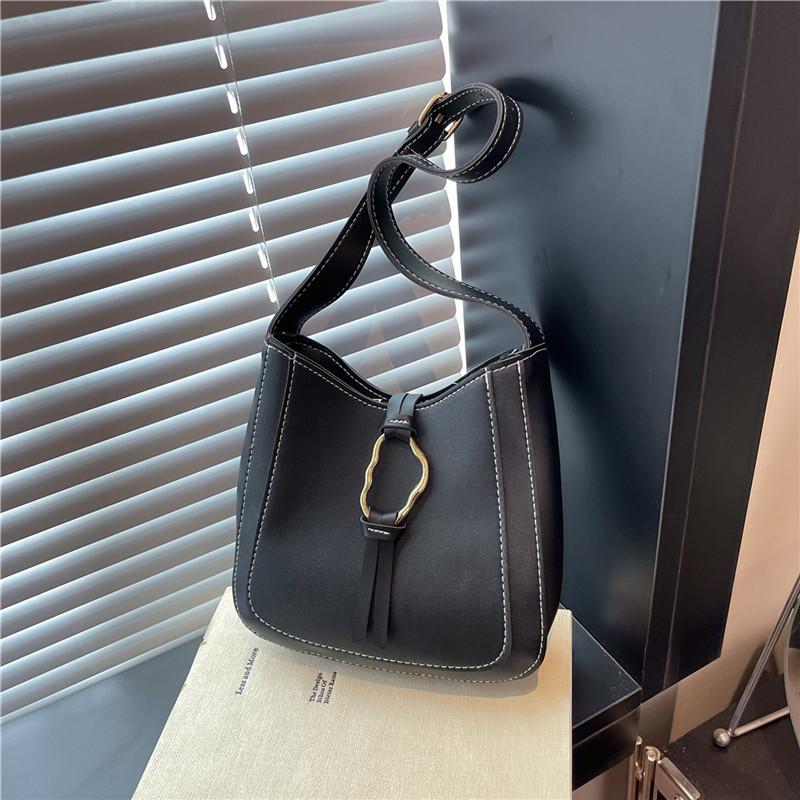 Summer new armpit bag fashionable messenger small bag simple high sense versatile new