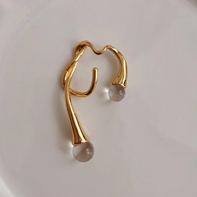 Pearl Ear Clip: Irregular Cold Style No-Piercing Earrings for Women
