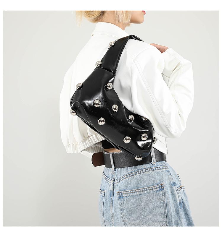 

Trendy Riveted Ball Underarm Bag with Unique Design Single Shoulder Personalized Cross Boday Women s Bag 28x12x9cm