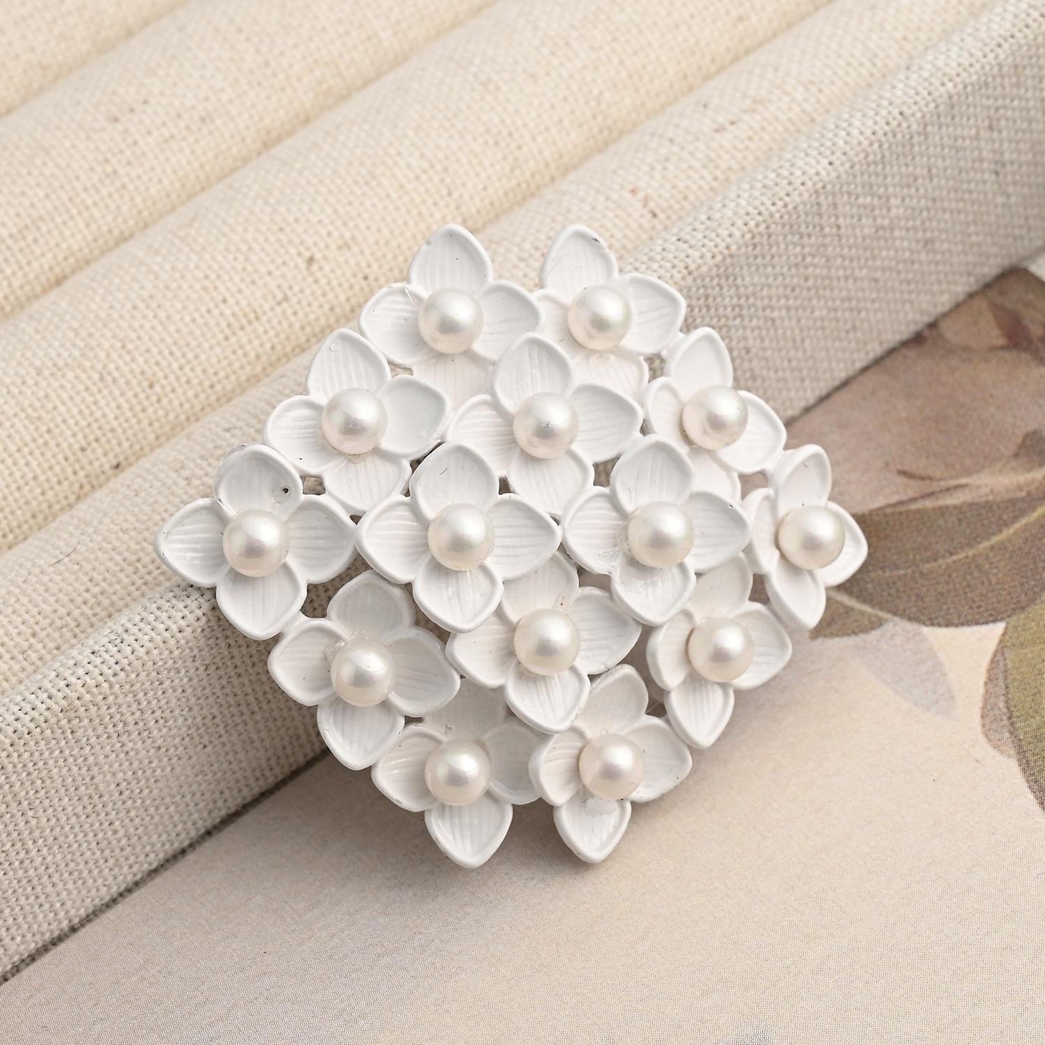 Elegant Enamel Bow Pearl Brooch: A Cross-Border Light Luxury Fashion Statement белый