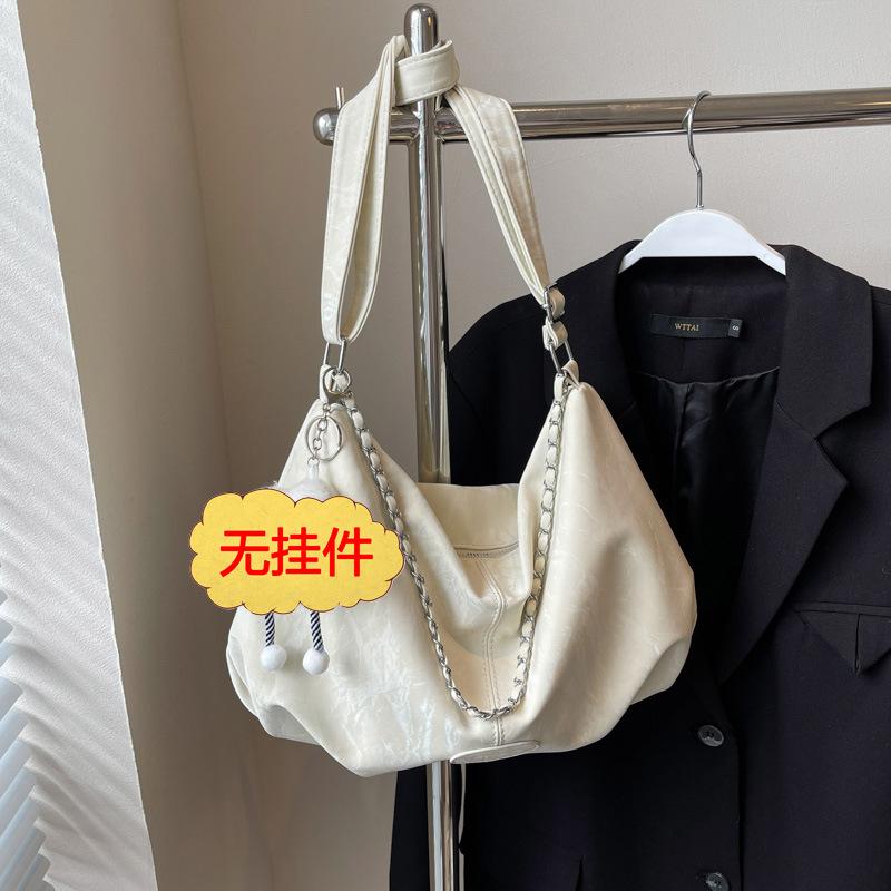 Popular bags women's new high-end shoulder bags large-capacity commuter dumpling bags women's messenger bags