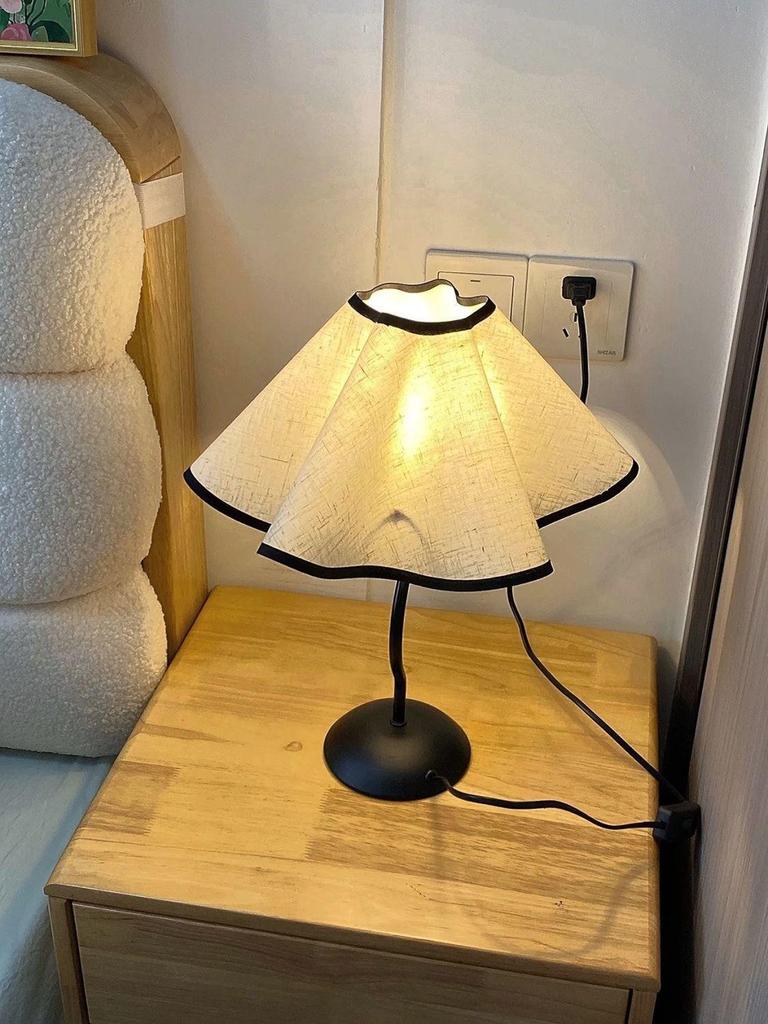 Girlish Heart Petal Umbrella Lamp: Minimalist Mid-Century Night Light for Bedroom and Study Atmosphere.