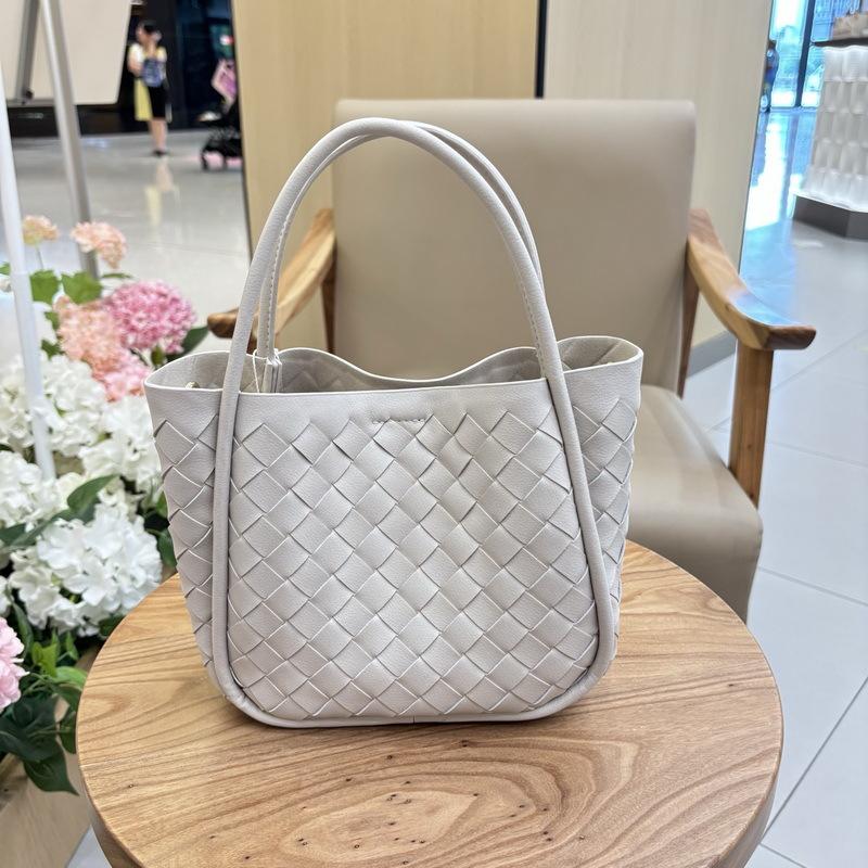 

25 Genuine Leather Women s Bag Popular Hand-knitted Handbag Vegetable Basket Single-shoulder Cross-slung Mother-and-child 20x18x9cm