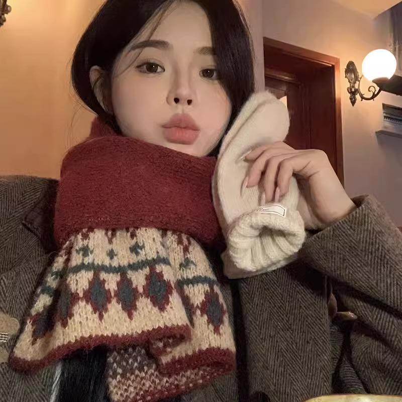 New Ethnic Style Scarf Women's Winter Cold Protection and Warmth Retro High-end Knitted Wool Christmas Red Scarf