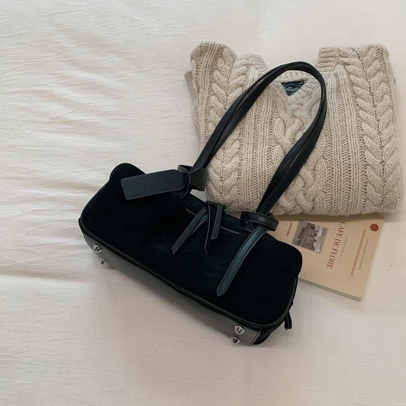 

2025 Autumn Large Capacity Retro Frosted Shoulder Tote Handbag чорний