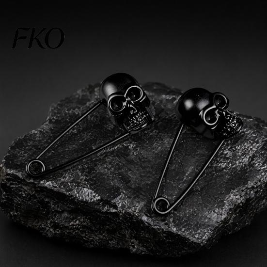 Men Skull Pin Brooch, Safety Brooch with Lock Design, 3D Cool Jewelry Carving Halloween Punk Accessory for Jackets Lapels Backpacks Gift