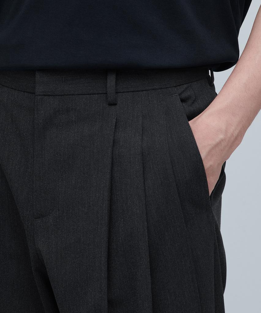 MUSINSA STANDARD Lightweight Three-Puck Semi-Balloon Slacks [Charcoal Gray]