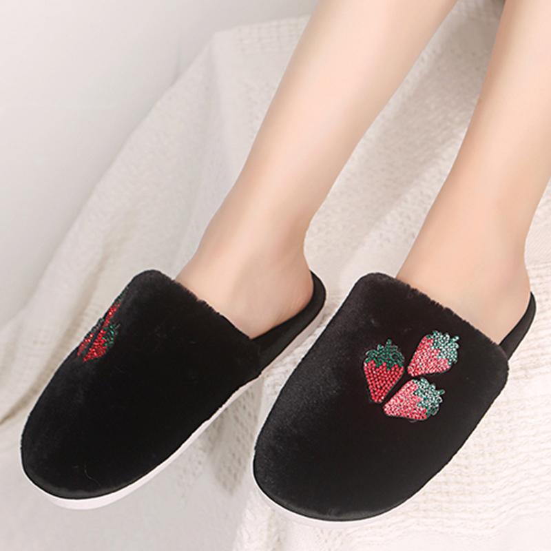 Fashion Crystal Strawberry Cotton Slippers Women 2025 Winter Soft Plush Warm House Slippers Woman Anti Slip Flat Heel Plush Slides Lady
