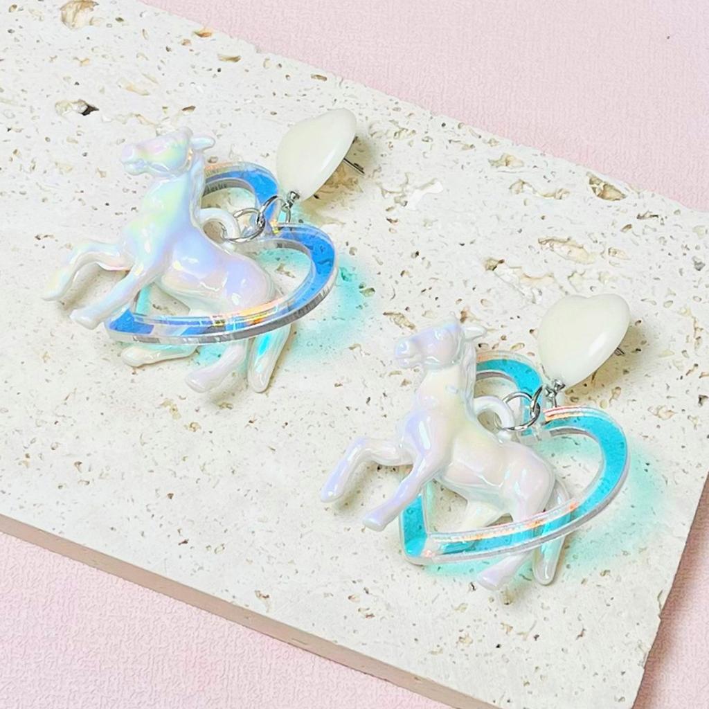 Charmante Acryl Herz Pferd Hängeohrringe Moderne Herz Pferd Tropfenohrringe Schmuck Stilvoller Hängeohrring Anhänger