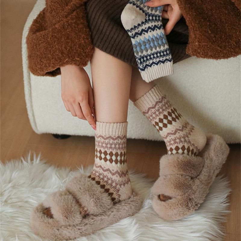 2024 Socks Medium Tube Thickened Retro Wind Wave Socks Average Size