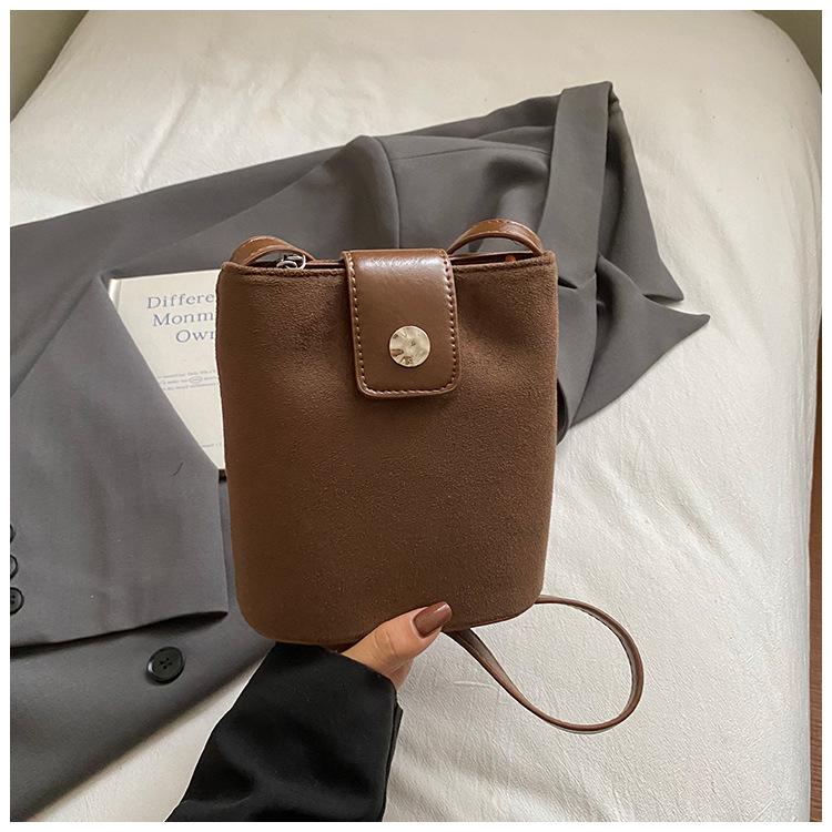 New Mobile Phone Bag, Casual Bucket Bag, Women's Autumn Commuting Single-shoulder Crossbody Trendy and High-quality Small Bag