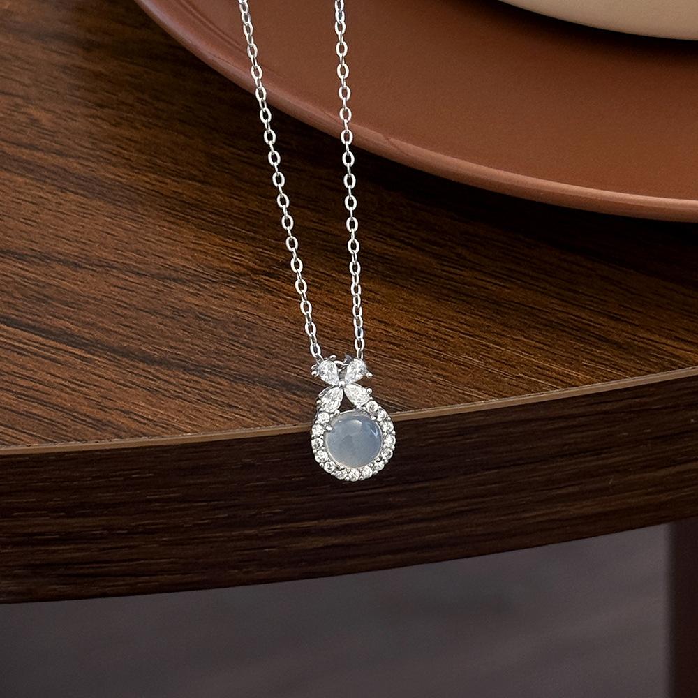 

Ice Clear and Pure Small Flower Pendant Necklace, Women s Light Luxury and High-end Feeling, New Chinese Style Collarbone Chain 40CM