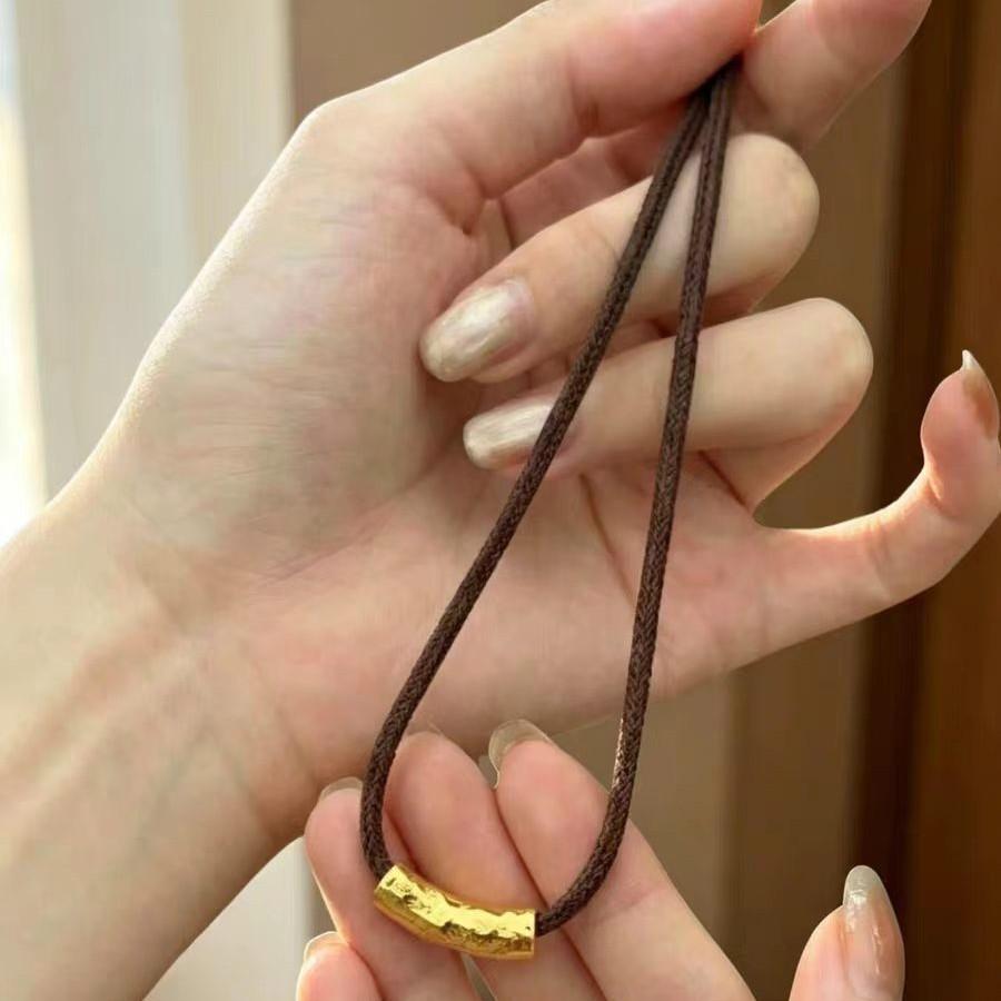 "Minimalist Narrative" New Chinese-style golden hammer-pattern small round tube necklace, exquisite and advanced, simple and versatile collarbone