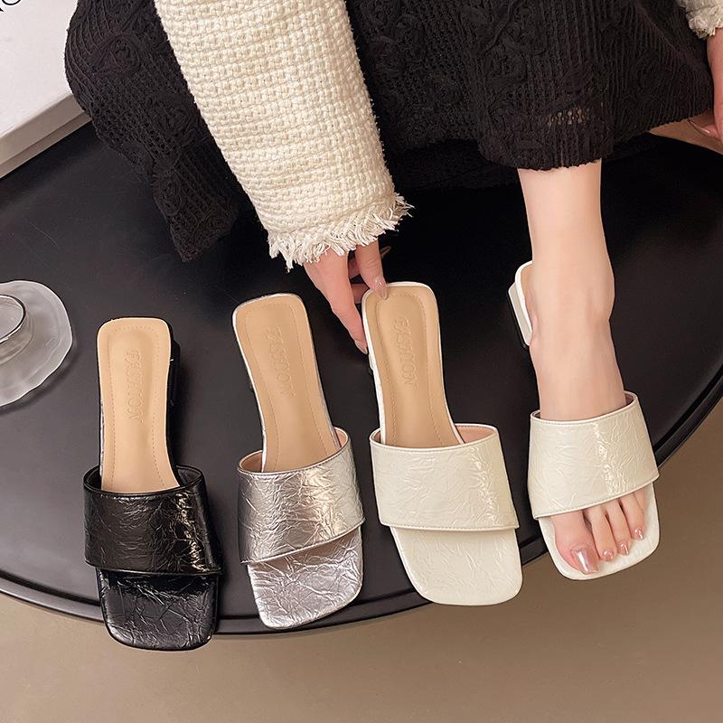 Large size thick heel cool slippers women's summer wear 2025 new fashion out one-word drag new Chinese style summer