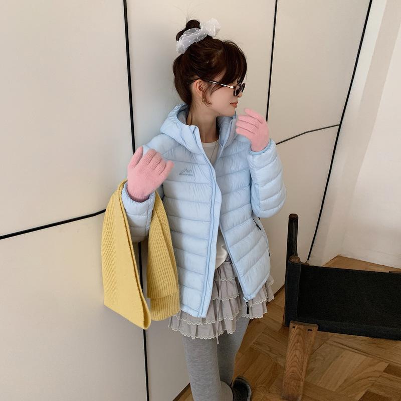 

Женская легкая короткая двусторонняя пуховая куртка с капюшоном S