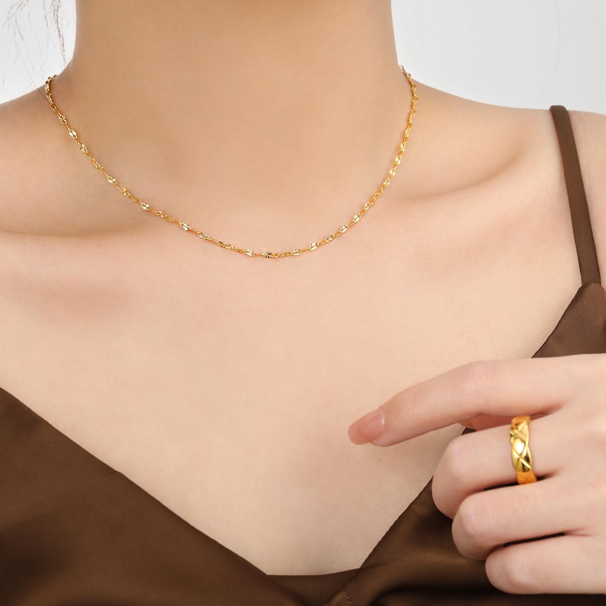 

Позолоченная нержавеющая сталь, тисненые губы, цепочка на ключицу - Простой, универсальный и модный кованый дизайн