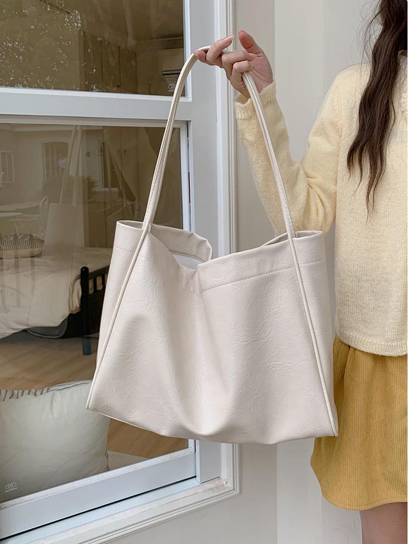 

2025 Trendy Women s Large Capacity Korean Tote Bag - Super Soft Retro Style for College & Shopping брудно-білий