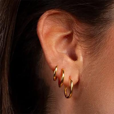 Tije placate cu aur de 18K din oțel inoxidabil 3 Perechi Set Cercei Hoop Mici Pachet Cercei Hoop Huggie Simpli Earscape pentru Femei 16mm 14mm 12mm