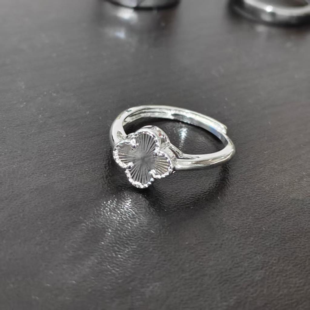 New Four-Leaf Clover Open-Band Ring for Women Light Luxury Fashion Ring