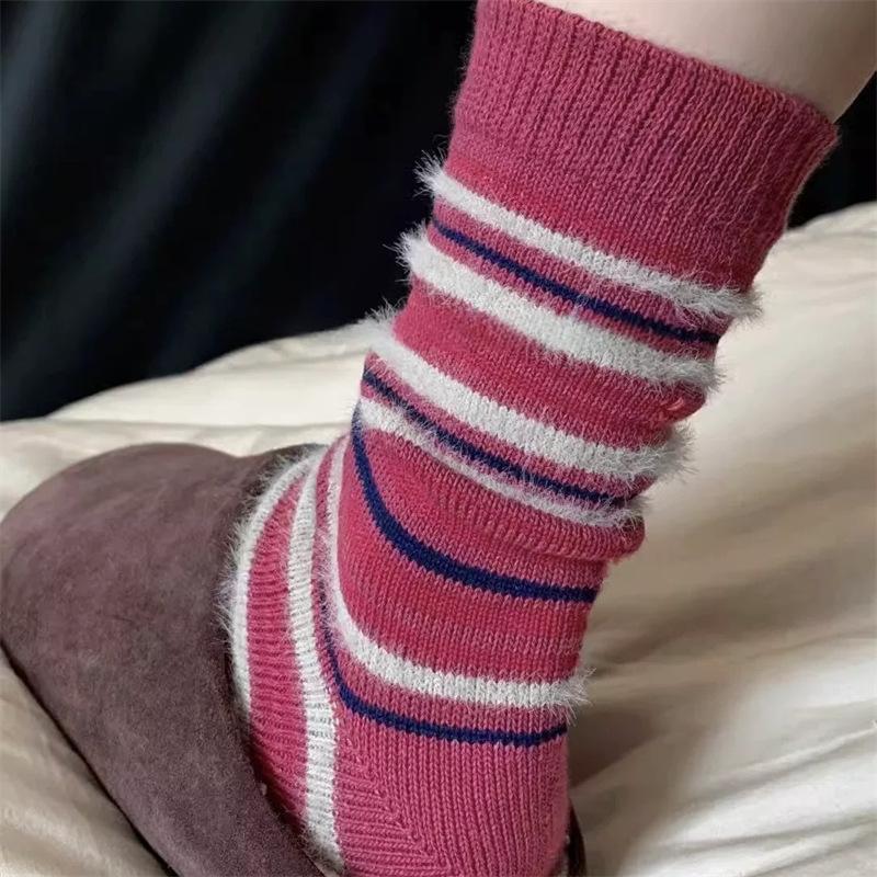 Ladies Autumn and Winter Warm Retro Contrast Color Stripes Mid Tube Pile Socks