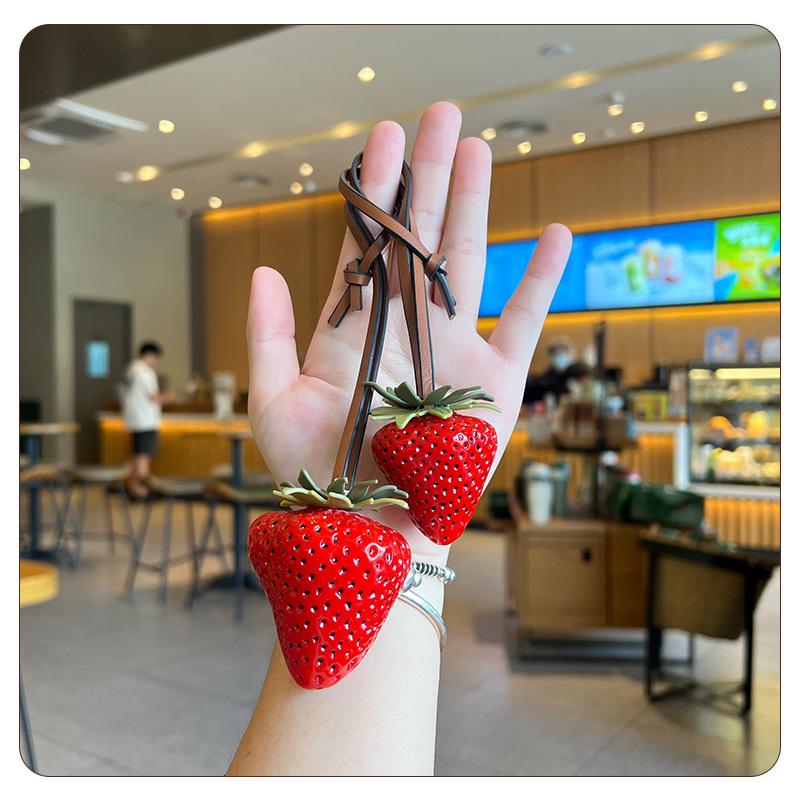 Christmas new strawberry bag pendant three-dimensional resin cute mobile phone lanyard keychain jewelry accessories bag pendant
