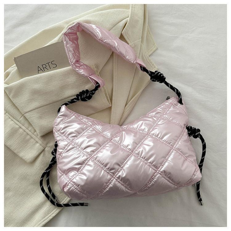 Trendige Damen-Schultertasche im Streetstyle 2024 Winter Neue Mode Glänzend Einfarbig Baumwolle Umhängetasche