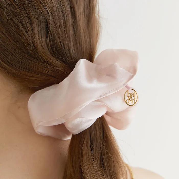 silk sheer logo pendant scrunchie (H009_light pink)