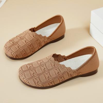 Scarpe da donna versatili estive traspiranti a fondo piatto leggere con rete traforata su un piede, scarpe casual alla moda e di tendenza
