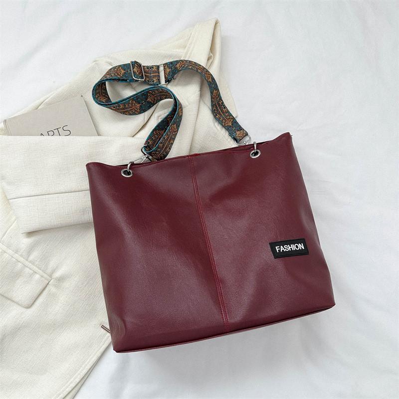

Fashionable Black And Colored Canvas Tote Bag For Women Ideal For Everyday Use And University Life червоний