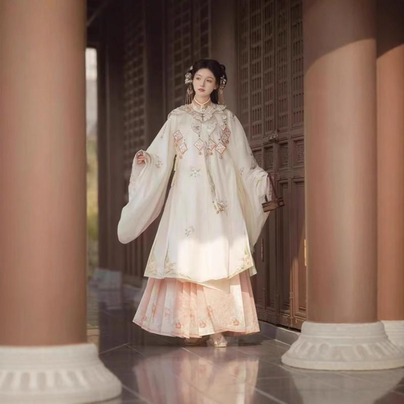 Ming Dynasty Style Hanfu Set Women Embroidered Yunjian Stand Collar Top Horse-Face Skirt Winter Wear