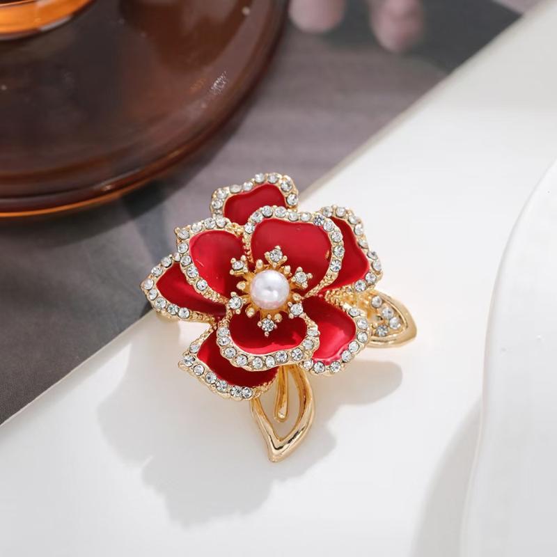 Модная белая эмалевая брошь в виде цветка камелии для женщин, элегантная брошь-кисточка с имитацией жемчуга, значок в виде растения, ювелирное украшение