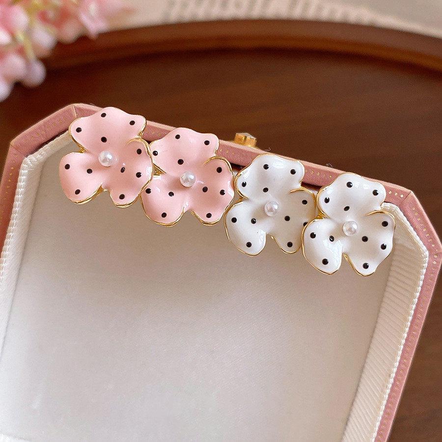 Pearl Flower Polka Dot Earrings 2026: Stylish Drip Oil Floral Clusters, Trendy Studs