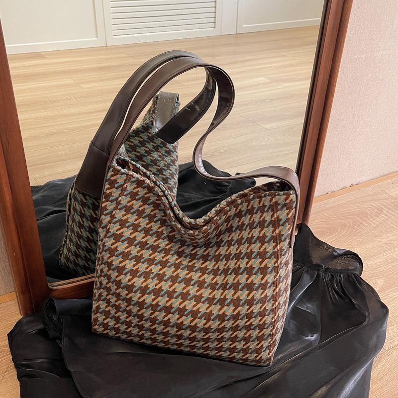 Autumn and Winter Fashion Plaid Tote Bag Women's New High-end Sense Large-capacity Shoulder Bag Commuter Bag
