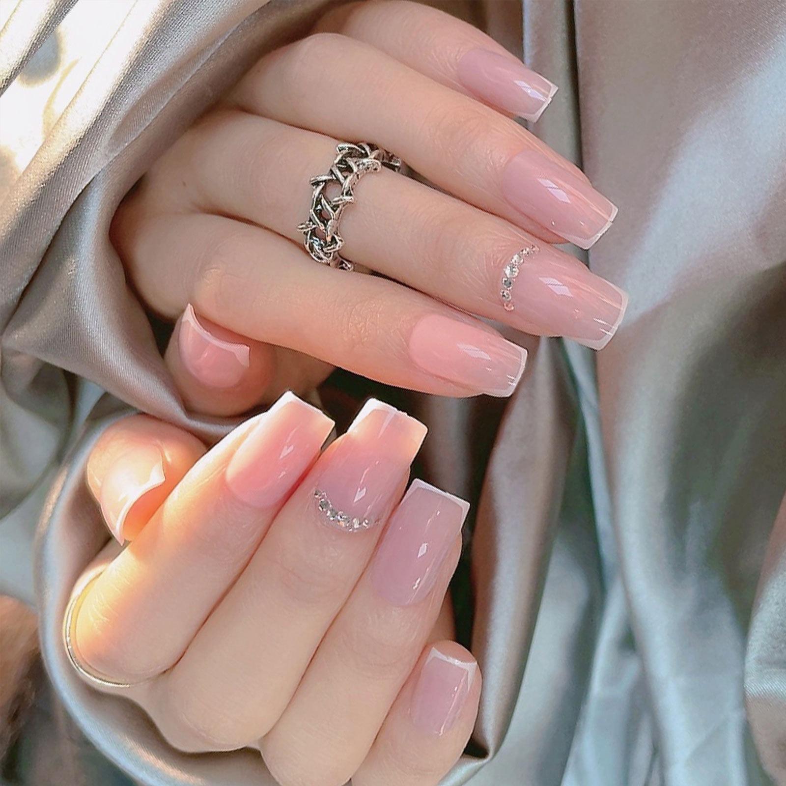 

Модные накладные ногти нового стиля, короткие накладные ногти-патчи, коробка 24 штуки, короткий французский стиль