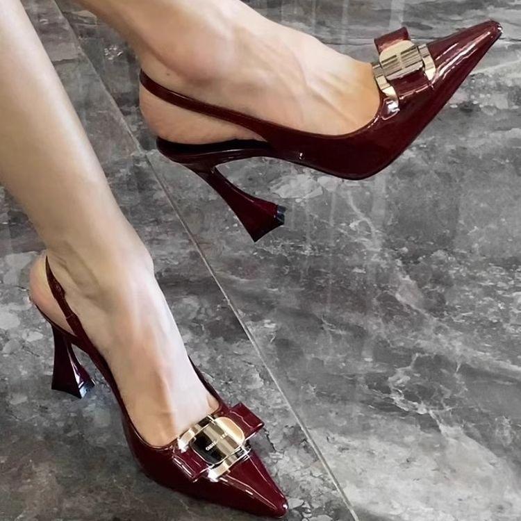 Metal decoration one-line hollow sexy toe toe sandals for women 2025 summer new soft-soled temperament pointed high heels