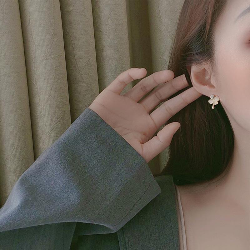 Cercei norocoși cu trifoi cu patru foi, cu temperament, cercei cu o sută de chibrituri, cercei strălucitori pentru damă.