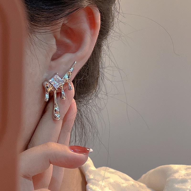 111 Silver Needle Irregular Lava Water Drop Stud Earrings Female Niche Design Fashion Personality Cold Wind Tassel Earrings