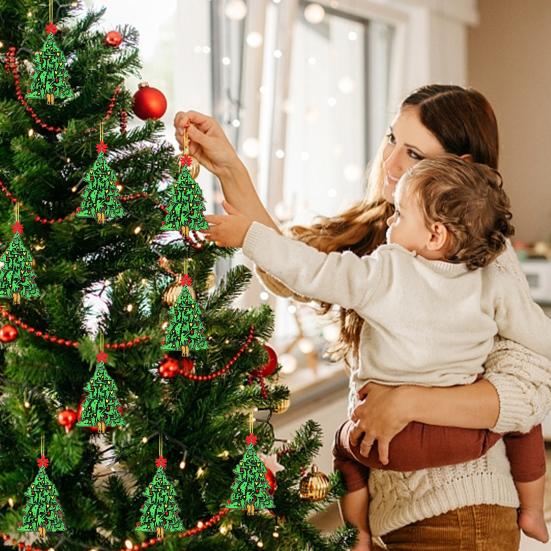 Yousheng Der freche Baum Weihnachtsschmuck Humorvolle 2D-Acryl-Hängedekoration in grüner Baumform Lustige Urlaubs-Gag-Geschenke für Paare