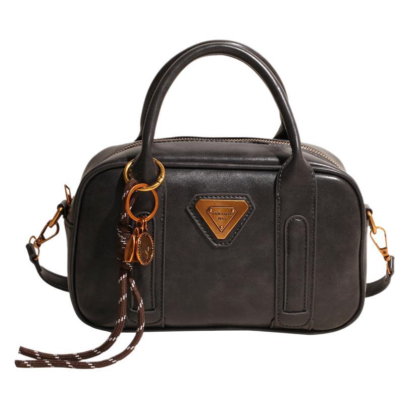 Winter Retro Portable Red Bag Women's 2025 New Fashion Versatile Small Square Bag Simple Versatile Messenger Bag