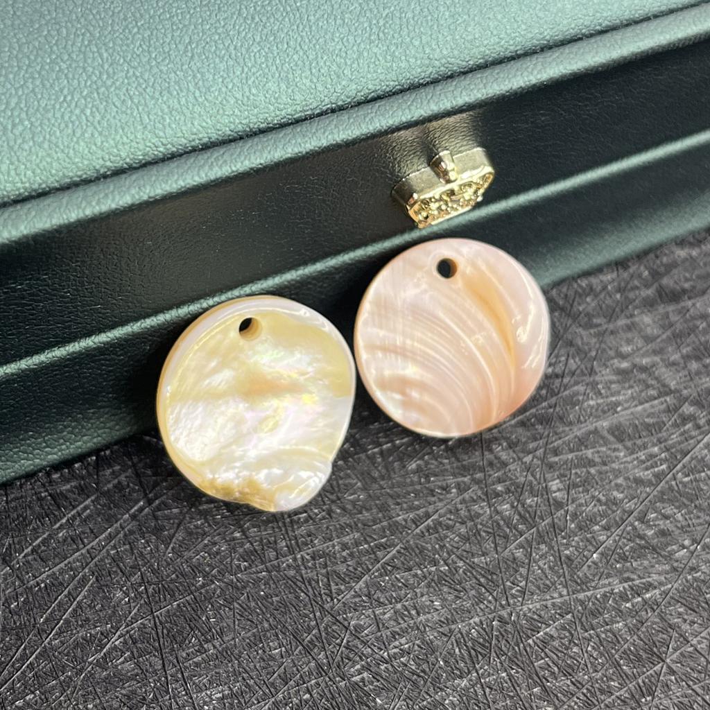 20Pcs, Natural Shell Beads with Holes, Bohemian Handcrafted Round Loose Beads, 2cm, for DIY Necklace Pendants, Jewellery Making, and Festive Crafts