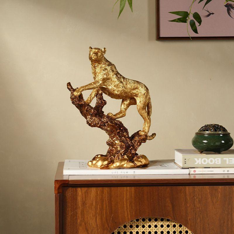 The bookcase with a golden leopard desktop is a high-end, elegant, and modern leopard-shaped decoration for the bedroom