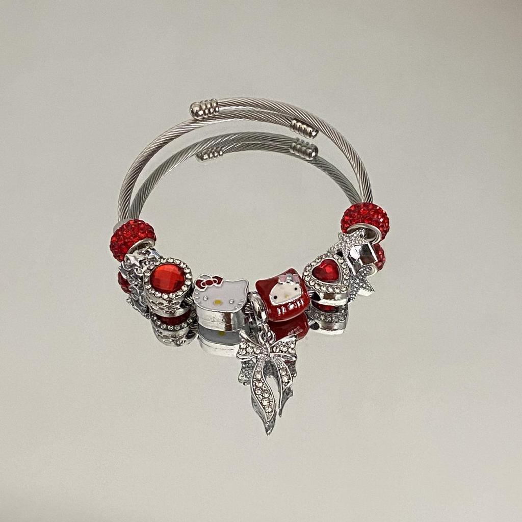 Pan's Kitty Cat Luxury Bracelet: Women's Chic Cartoon Pendant with Exquisite Design.