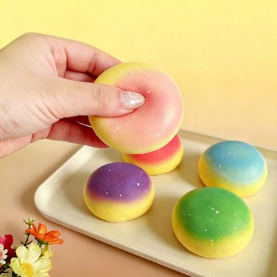 Buntes gedämpftes Brötchen langsam aufgehendes Quetschspielzeug Weiches PU Fidget zur Stressbewältigung Niedliches Büro-Dekompressions-Gadget für Kinder Erwachsene