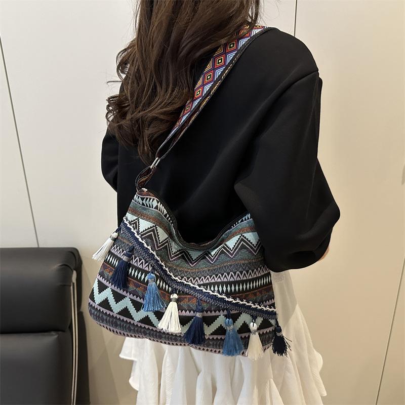 Fashion ethnic style tassel tote bag new niche shoulder bag simple holiday style versatile women's bag