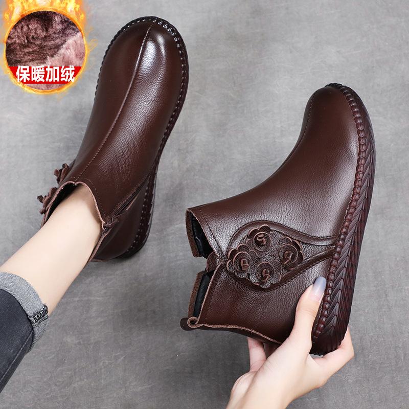 Winter leather cotton shoes women's flat bottom with fleece to keep warm mother shoes comfortable non-slip cotton boots in the elderly short boots wo