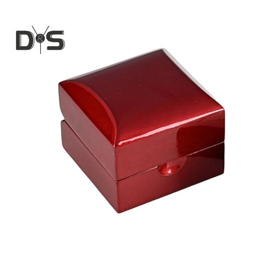 

Деревянная шкатулка для украшений с бархатной подкладкой, светодиодная подсветка, компактный портативный чехол для сережек и колец, органайзер для ювелирных изделий B