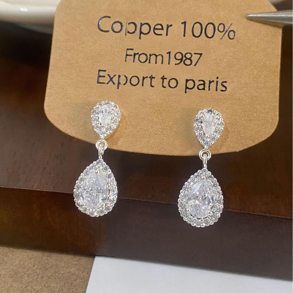 French Elegant Zirconia Water Drop Earrings for Women, Simple Versatile Design, Stud Earrings.