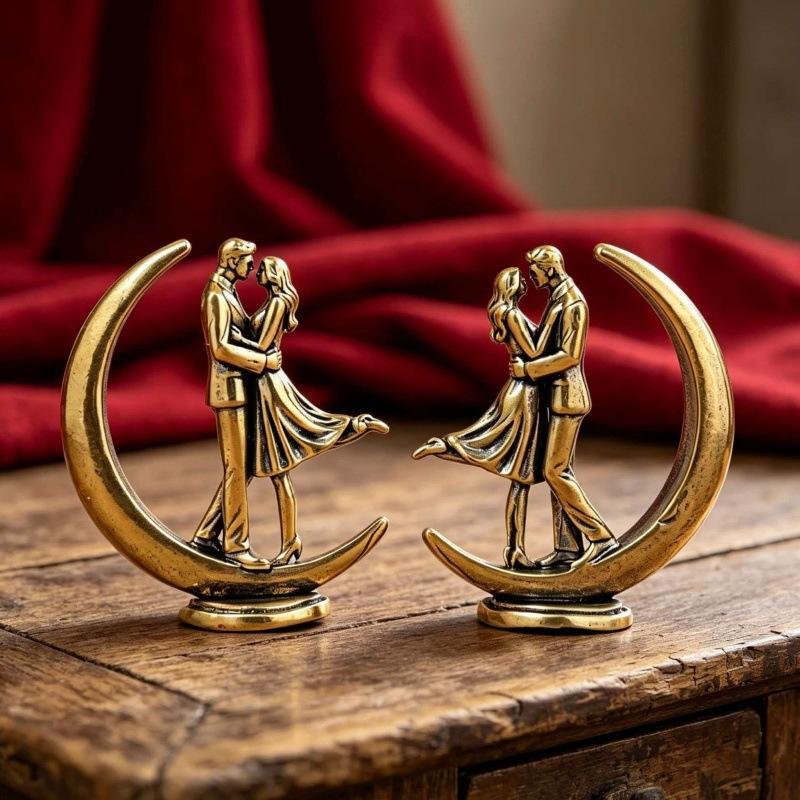 Brass Couple Hugging Statue Modern Art Figurine Handcrafted Polished Lover Ornament For Bedroom Living Room Home Decor